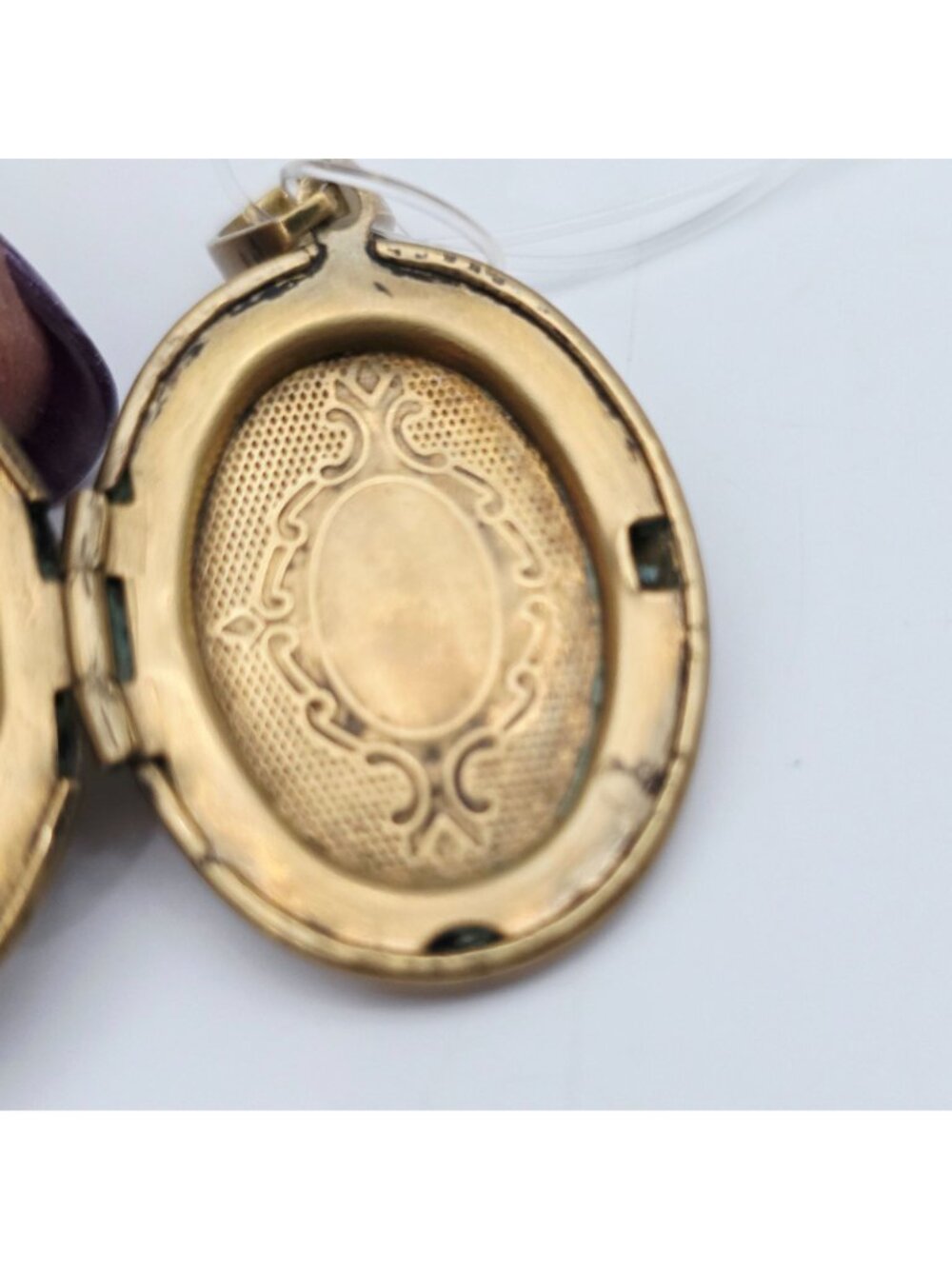 Vintage Antique Oval Brass Locket Pendant Victorian Portrait Insert Hinged - Picture 7 of 10